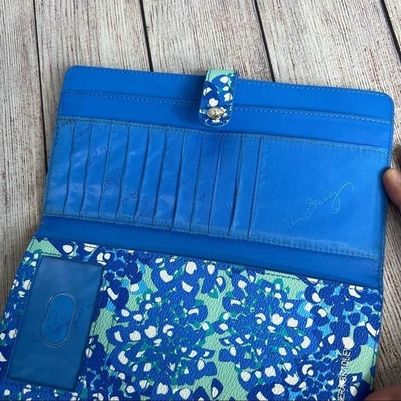 Vera Bradley Vinyl Wallet - Picture 4 of 7